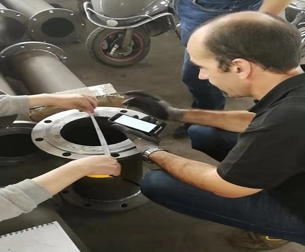 原來西班牙客戶是這樣檢驗?zāi)湍ヌ沾蓮?fù)合管的