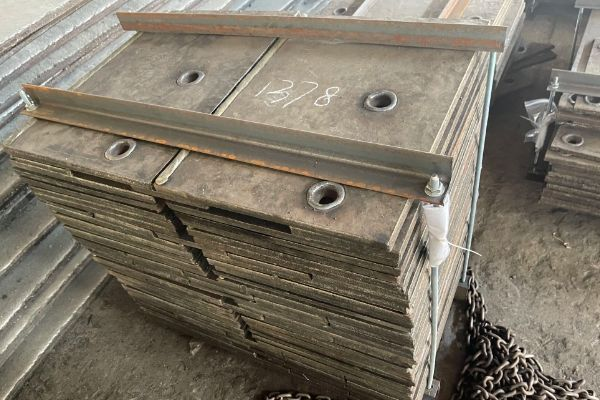 熔煉鏡面復(fù)合耐磨襯板廠家給您按需定制！[江河]